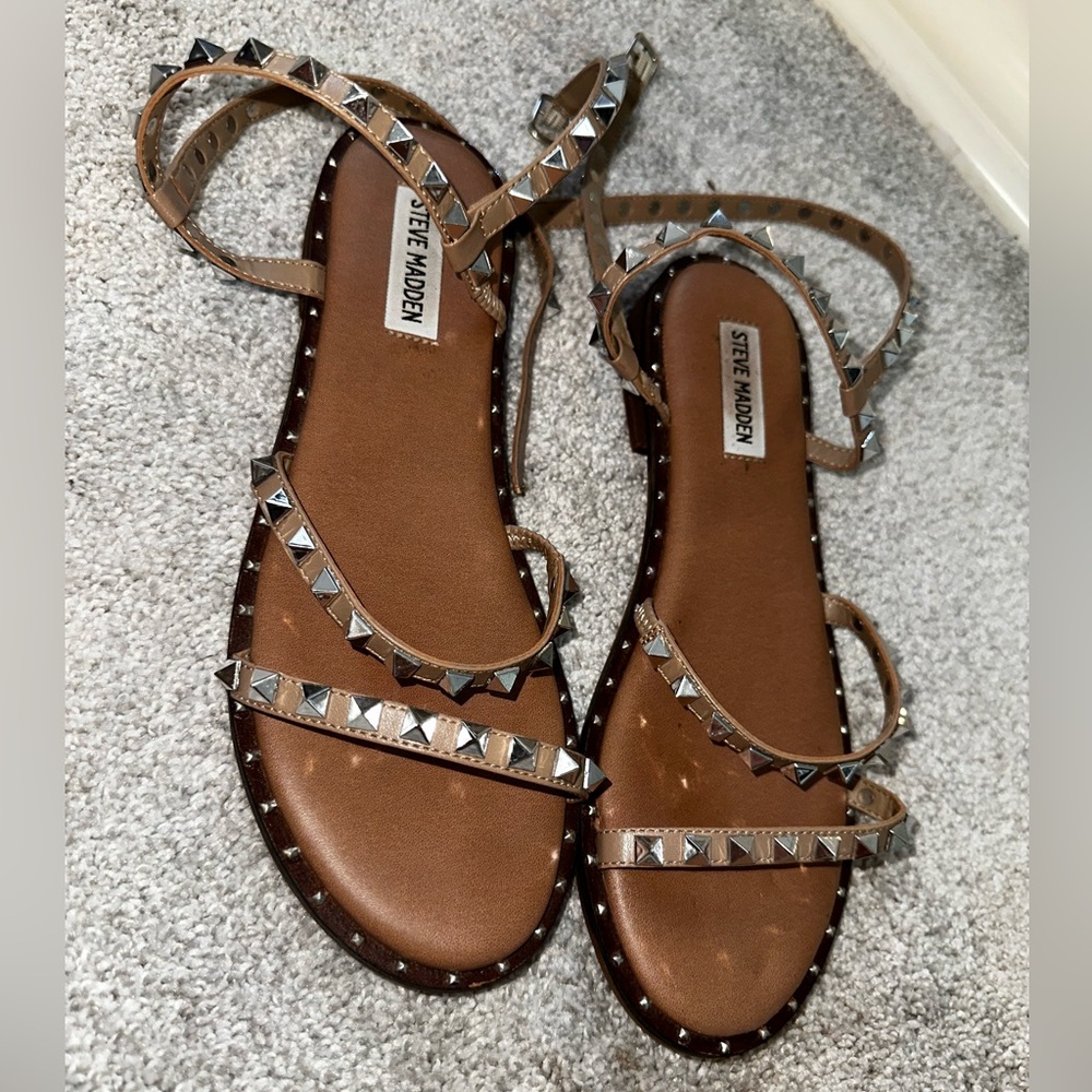 Steve Madden Studded Travel Tan Sandal 8 - Picture 2 of 6
